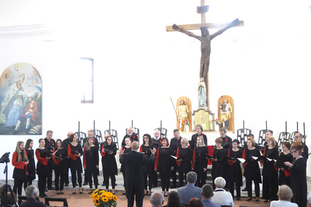 Letni koncert Komorni zbor Fran Gerbič, gostje MePZ Postojna 13 Foto Ljubo Vukelič